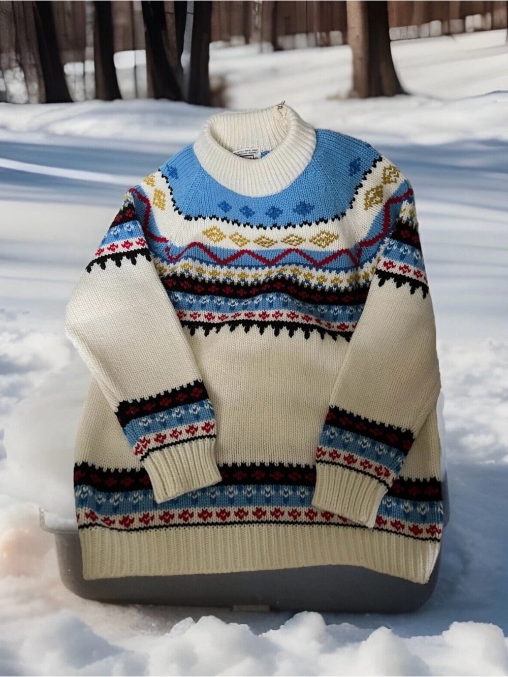 Vintage Women’s Ski Lodge Sweater zipper neck area , 100%  Acrylic  Medium READ